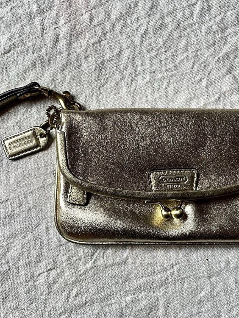 AS IS Y2K Vintage Coach Gold Wristlet Kiss Lock Clutch